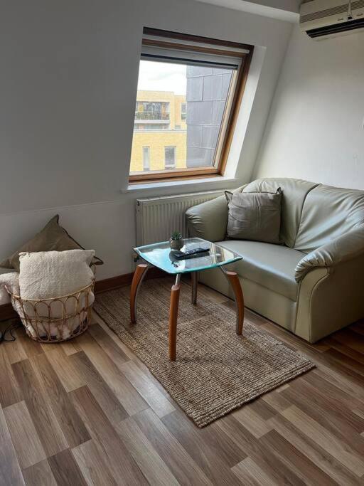Quirky Studio Flat Selfcontained ロンドン エクステリア 写真