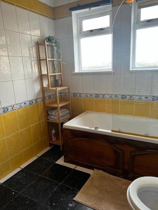 Quirky Studio Flat Selfcontained ロンドン エクステリア 写真
