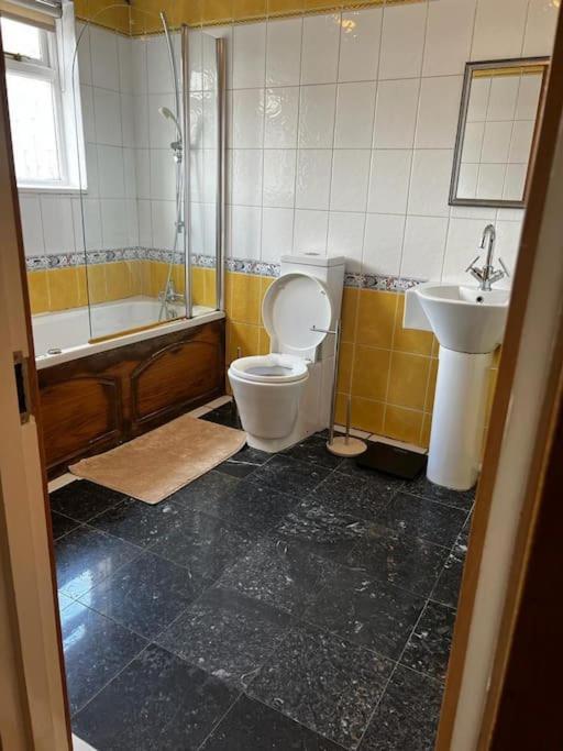 Quirky Studio Flat Selfcontained ロンドン エクステリア 写真